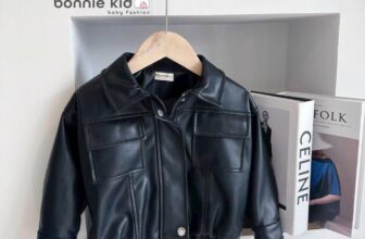 [🆕🇻🇳]  Door to door – Chuyên quần áo, giày dép và phụ kiện cho bé 😎❤️️⭐️ 𝑨́𝑶 𝑲𝑯𝑶𝑨́𝑪 𝑫𝑨 𝑿𝑰̣𝑵, Đ𝑬̣𝑷 𝑴𝑬̂ 𝑳𝒀!!!
Chất da xịn xịn với thiết kế cool ngầu cho bé đón Tết thì tuyệt vời luôn mẹ nha!!!
Sử dụng chất da cao cấp mềm mại, lớp  , shares-0✔️ , likes-1❤️️ , date-2024-12-29 14:35:03🇻🇳🇻🇳🇻🇳📰🆕