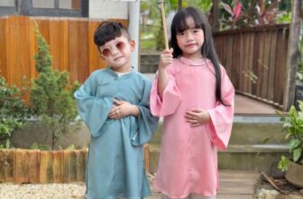 [🆕🇻🇳]  Bơ Hí – Thương hiệu thời trang thiết kế cao cấp dành cho mẹ và bé đẹp 🧑‍🧒❤️️👶⭐️  𝐐𝐮𝐚́ 𝐥𝐚̀ 𝐧𝐠𝐨̣𝐭 𝐧𝐠𝐚̀𝐨 𝐥𝐮𝐨̂𝐧
Áo dài cổ phục
Bé #350k/bộ
Hơn 25kg có phụ thu
Guốc #125k – #135k
#Freeship từ 2 bộ ạVải lụa xịn , shares-0✔️ , likes-3❤️️ , date-2024-12-29 00:25:32🇻🇳🇻🇳🇻🇳📰🆕