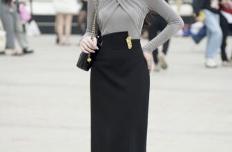 [🆕🇻🇳] 2Fleurs – You can have anything you want if you dress for it 👕 Top1Fashion 👗  𝐍𝐄𝐖 𝐈𝐍 | 𝐑𝐚𝐝𝐥𝐞𝐲 𝐬𝐞𝐭Xám – Đen luôn là bộ đôi tone màu được ưu ái trong thời trang, thể hiện cá tính và sự cuốn hút.Phần áo xám khói vải nhúng mềm mại kế , shares-0✔️ , likes-15❤️️ , date-2024-12-27 19:46:08🇻🇳🇻🇳🇻🇳📰🆕