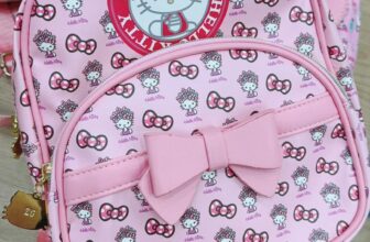[🆕🇻🇳] Bắp Xinh Shop – Thời Trang Của Bé 🧑‍🧒❤️️👶⭐️ Balo Hello Kitty hồng xinh yêu
Chất liệu da mềm mại, khoá mạ kim sáng bóng, lót lụa xịn xò bé thích mê
Hàng có sẵn
————————————
HỆ  , shares-0✔️ , likes-0❤️️ , date-2024-12-31 04:48:08🇻🇳🇻🇳🇻🇳📰🆕