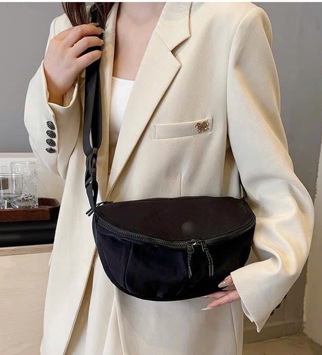 [???] Loan Vo – Chuyên các mặt hàng xuất khẩu quần áo, giày dép, túi xách  ? Top1Fashion ?  Hình thật đẹp cho cả nhà đây ạSẴN 3 màu
LULUUNISEX Cho Nam Nữ tuồn xịn
Màu nào cũng xịn cũng đẹp luôn ạ
Size tầm: 27 x 18 x 7 cm
Độ tiện lợi cùng chấ , shares-0✔️ , likes-1❤️️ , date-2024-12-30 18:29:57????????