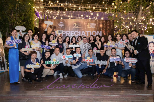 Bật mí studio chụp ảnh year end party uy tín tại Đà Nẵng
