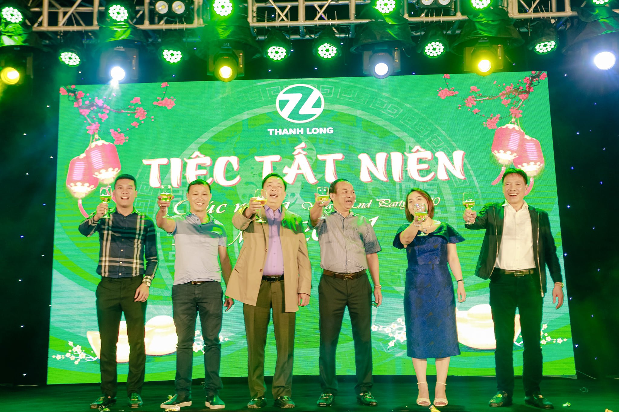 Bật mí studio chụp ảnh year end party uy tín tại Đà Nẵng