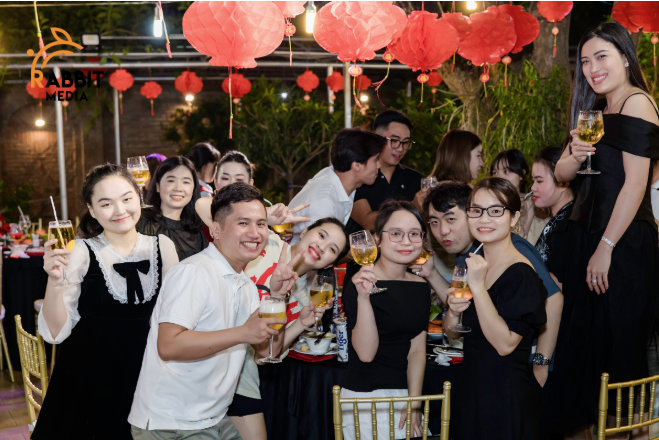 Bật mí studio chụp ảnh year end party uy tín tại Đà Nẵng