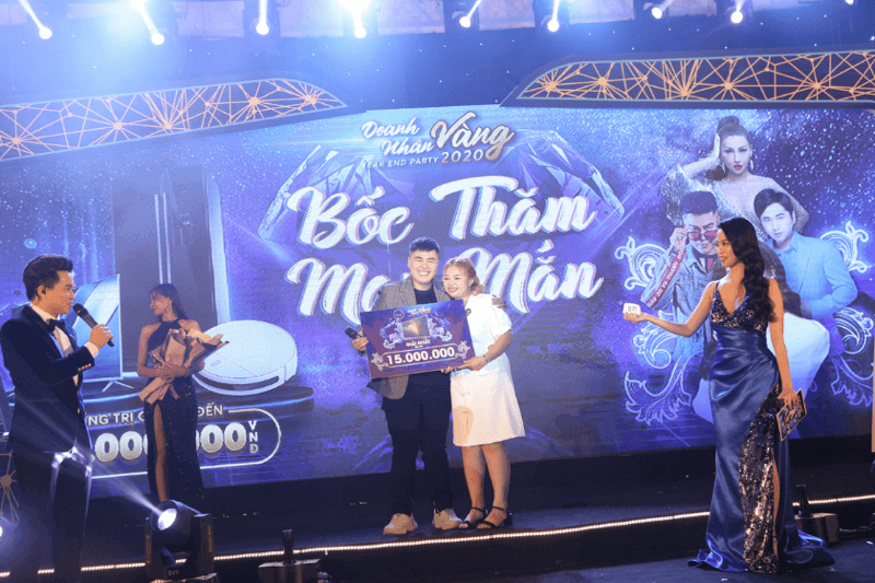 Bật mí studio chụp ảnh year end party uy tín tại Đà Nẵng