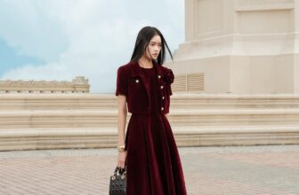 [🆕🇻🇳] SIXDO is a fashion brand founded by fashion designer DOMANHCUONG 👕 Top1Fashion 👗  𝐖𝐈𝐍𝐄 𝐕𝐄𝐋𝐕𝐄𝐓 𝐎𝐔𝐓𝐅𝐈𝐓Sự kết hợp đỉnh cao giữa chất liệu nhung và tông màu đỏ rượu chính là công thức thời trang bao đẹp cho nàng thời thượng giữa những ngày , shares-0✔️ , likes-40❤️️ , date-2025-01-26 23:22:02🇻🇳🇻🇳🇻🇳📰🆕