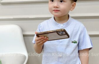 [🆕🇻🇳] Kiddy Sun Việt Nam – KIDDY SUN CHÚNG MÌNH RA ĐỜI VÌ TÌNH YÊU VỚI TRẺ THƠ 💖 🧑‍🧒❤️️👶⭐️ STYLE HÀN QUỐC TƯƠI SÁNG – BẢNH BAO
Set áo sơ mi bảnh bao cho bé trai, quần đứng form phối áo sơ mi mềm mại thấm hút mồ hôi vượt trội. Đường may tỉ mỉ, mà , shares-0✔️ , likes-0❤️️ , date-2025-01-11 02:30:05🇻🇳🇻🇳🇻🇳📰🆕