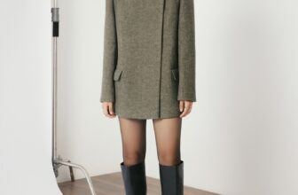 [???] Reina – Thiết kế & Thời trang  ? Top1Fashion ?  𝐆𝐢𝐟𝐭𝐞𝐝 𝐢𝐧 𝐆𝐫𝐞𝐞𝐧
Giữa buổi lễ thiêng liêng, viên đá xanh tượng trưng cho linh hồn vĩnh hằng ngủ yên trong lòng đất được đặt trong ánh sáng của hàng ngàn n , shares-0✔️ , likes-3❤️️ , date-2024-12-31 02:51:45????????