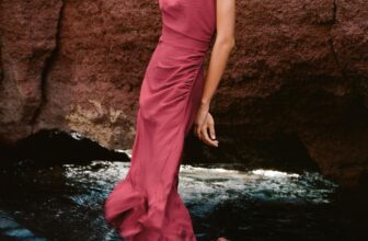 [???] V.I.C – XUẤT KHẨU – Hàng xuất khẩu có sẵn ? Top1Fashion ?  PEACH MIDI DRESSMàu hồng đào đẹp quá chị em ạ. Dáng lệch vai, ôm eo tôn form cực đỉnh.—
Hàng xuất khẩu có sẵn.
—
CONTACT V.I.C:
Zalo:
Hotline đặ , shares-0✔️ , likes-3❤️️ , date-2025-01-23 16:25:01????????