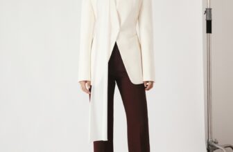 [???] Reina – Thiết kế & Thời trang  ? Top1Fashion ?  𝐀 𝐏𝐨𝐥𝐢𝐬𝐡𝐞𝐝 𝐄𝐝𝐠𝐞
Sương mù tràn ngập trên cánh đồng băng, bao bọc sự vật bằng vẻ dịu dàng, lặng lẽ nhưng cũng xa cách tựa hình hài của tinh khôi đang chuyể , shares-0✔️ , likes-1❤️️ , date-2025-01-09 02:00:03????????