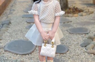 [???] Lê Ngọc Dung – Chuyên sỉ Qate  ?‍?❤️️?⭐️ Lên sóng set xinh choa các bé đâyyy đảm bảo bé diện ko hottt  ko đẹp cứ trả lại cho emm
Bác nào k zinh em nó về chỉ có tiếc thôi ạ.
Giá chỉ có #mấychucng , shares-1✔️ , likes-60❤️️ , date-2024-12-26 15:01:36????????