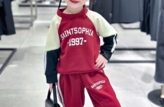 [???] Lê Ngọc Dung – Chuyên sỉ Qate  ?‍?❤️️?⭐️ Set nỉ HaiDa siu xưn cho ngày gió về
chất nỉ siu mềm ấm thic lém lunnn,
Mã #E17 đủ sz 8-26kg
Em mời các bác lên đơn nhé ạ
, shares-0✔️ , likes-12❤️️ , date-2024-12-18 14:55:54????????