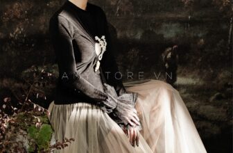 [🆕🇻🇳] Amy Store – nhãn hiệu thời trang thiết kế cao cấp, trẻ trung, hiện đại, nữ tính và thanh lịch 👕 Top1Fashion 👗   Khi nàng là điểm sáng giữa mùa lễ hội | Thanh lịch, kiêu kỳ và đầy mê hoặcSắc đen quyền lực kết hợp cùng chân váy voan bồng bềnh như đám mây mùa đông,  , shares-0✔️ , likes-32❤️️ , date-2024-12-30 16:00:05🇻🇳🇻🇳🇻🇳📰🆕