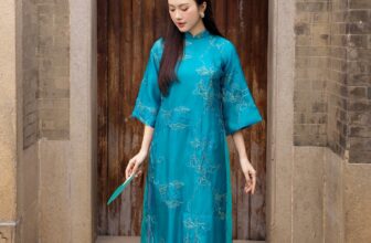 [🆕🇻🇳] The Kat House  – Cửa hàng quần áo nữ 👕 Top1Fashion 👗   𝐶ℎ𝑖𝑚 ℎ𝑜𝑎̀ 𝑎̂𝑚 𝑡ℎ𝑎𝑛ℎ, 𝑡ℎ𝑖𝑒̂𝑛 ℎ𝑎̣ ℎ𝑎́𝑡
𝐶𝑎́ 𝑛ℎ𝑎̉𝑦 𝑚𝑢́𝑎, 𝑙𝑜̀𝑛𝑔 đ𝑎̂́𝑡 𝑔ℎ𝑒𝑛Thông tin sản phẩm:
Áo dài Vân Du: 1.359k (chất tơ thêu)
Quần lụa: 495k (vải lụa t , shares-0✔️ , likes-1❤️️ , date-2025-01-13 01:40:47🇻🇳🇻🇳🇻🇳📰🆕