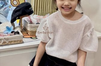 [🆕🇻🇳] EM BÉ HON – Được có mặt trong những khoảnh khắc lớn lên của các em bé – luôn là điều mà tiệm tự hào nhất! 🧑‍🧒❤️️👶⭐️ #FEEDBACKChiếc áo trắng phối nơ nhìn tưởng mỏng nhưng mặc lên tệp vào da , k hở k lộ gì luônnn, xinh xắn đáng yêu nữa ạSize 90-150 (11-36kg) Chốt đơn  , shares-0✔️ , likes-1❤️️ , date-2024-12-31 16:14:55🇻🇳🇻🇳🇻🇳📰🆕