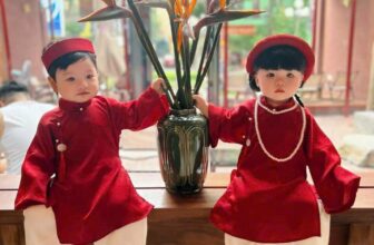 [🆕🇻🇳] Baby Closet luôn muốn được đồng hành cùng các mom chăm sóc, bảo vệ và yêu thương các con 🧑‍🧒❤️️👶⭐️  HÀNG SẮP VỀ
Áo dài Việt Phục bé trai-bé gái
Màu: Đỏ/ Xanh ngọc
Dư size M 8-10kg
, shares-4✔️ , likes-4❤️️ , date-2025-01-06 21:30:50🇻🇳🇻🇳🇻🇳📰🆕
