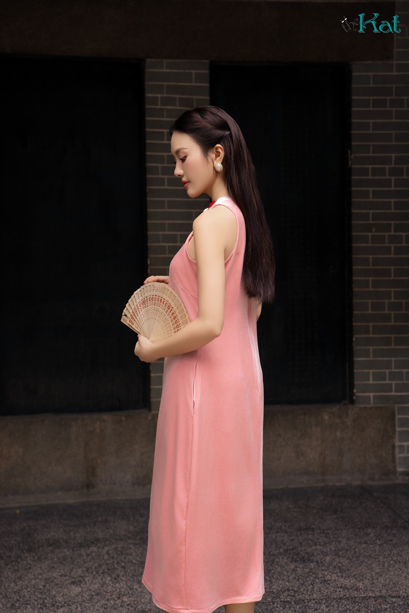 [🆕🇻🇳] The Kat House  – Cửa hàng quần áo nữ 👕 Top1Fashion 👗  Sự tinh giản và trang nhã là 2 từ miêu tả em đầm nhung thêu tay Rosy của KAT. Kết hợp hoàn hảo các chất liệu vải cao cấp cùng form đầm nhẹ nhàng, kín đáo g , shares-0✔️ , likes-1❤️️ , date-2025-01-07 15:39:20🇻🇳🇻🇳🇻🇳📰🆕