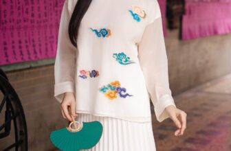 [🆕🇻🇳] The Kat House  – Cửa hàng quần áo nữ 👕 Top1Fashion 👗  Áo Thanh Vân nổi bật với gam màu trắng tinh khôi, trong trẻo điểm xuyết những họa tiết mây xinh xắn trên chất liệu vải mềm mại. Thiết kế mang đậm hơi thở k , shares-1✔️ , likes-2❤️️ , date-2025-01-08 00:39:26🇻🇳🇻🇳🇻🇳📰🆕