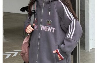 [???]  Bé Xinh Shop – Trang Phục Đẹp Cho Bé Yêu Của Bạn  ?‍?❤️️?⭐️ Áo khoác nỉ siêu ấm
. Chất liệu vải nỉ đẹp, dày dặn, có trần bông.
. Siêu ấm, kiểu dáng đẹp, khỏe.
. Size 24-58 kg)
, shares-0✔️ , likes-3❤️️ , date-2024-12-26 21:46:16????????