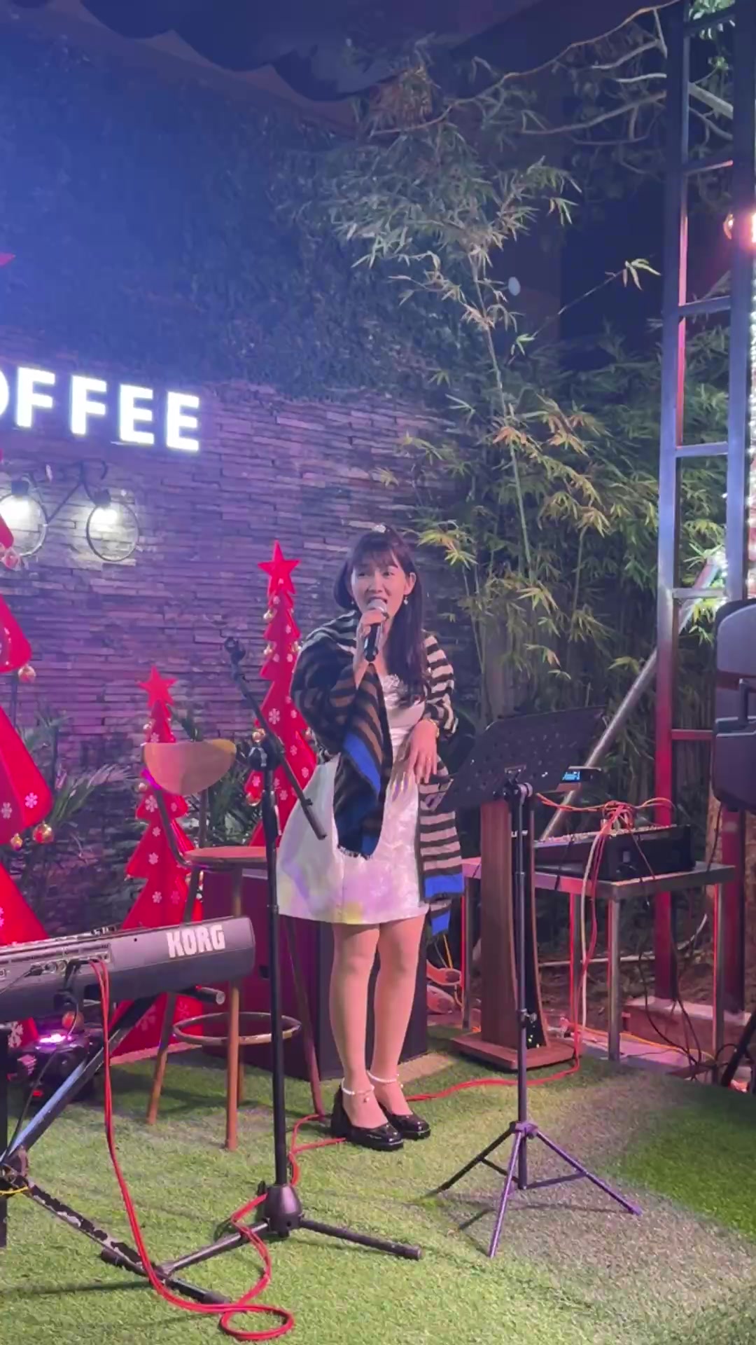 [🆕🇻🇳] Nalenia – Thiết kế & Thời trang 👕 Top1Fashion 👗  𝐉𝐄𝐌𝐈𝐋𝐈𝐀 𝐁𝐎𝐖𝐓𝐈𝐄 𝐓𝐰𝐞𝐞𝐝 | 𝐇𝐨𝐥𝐢𝐝𝐚𝐲 𝐒𝐞𝐚𝐬𝐨𝐧 𝟐𝟓𝐉𝐞𝐦𝐢𝐥𝐢𝐚 𝐁𝐨𝐰𝐭𝐢𝐞  với hai phiên bản nơ và cúc áo được đặt cách điệu trên áo yêu kiều và xinh xắn không kén người mặ , shares-0✔️ , likes-6❤️️ , date-2024-12-29 02:54:41🇻🇳🇻🇳🇻🇳📰🆕