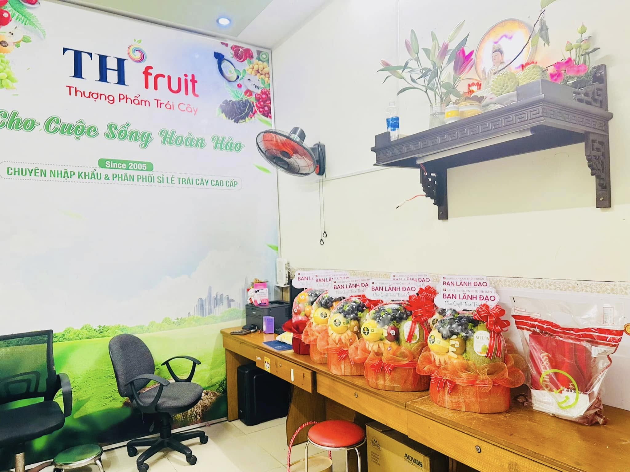 [🆕🇻🇳] TH Fruit – Chuyên Trái Cây Nhập Khẩu Cao Cấp 🍔 Top1Food  🍜 𝐌𝐔̀𝐍𝐆 𝟏 𝐒𝐀́𝐍𝐆 𝐌𝐀𝐈 – 𝐌𝐔̀𝐍𝐆 𝟐 𝐁𝐔𝐎̂̉𝐈 𝐒𝐀́𝐍𝐆. 

Đầu tháng rộn ràng với những giỏ quà trái cây tươi nhập khẩu để chúc mừng năm mới. 
Xin Chúc AGRIBANK CN PHÚ NH , shares-0✔️ , likes-8❤️️ , date-2024-12-31 14:33:44🇻🇳🇻🇳🇻🇳📰🆕