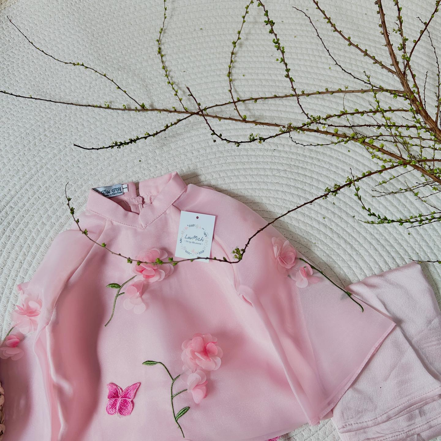 [🆕🇻🇳]  LUV MICHI – Thời trang trẻ em cao cấp 🧑‍🧒❤️️👶⭐️ Huhu em sắp hết hàng rùi các mẹ ơi, hàng đính thủ công nên sản xuất lâu lắm, mẹ nào ưng đặt ngay đi ạ, shares-0✔️ , likes-2❤️️ , date-2024-12-30 19:15:09🇻🇳🇻🇳🇻🇳📰🆕