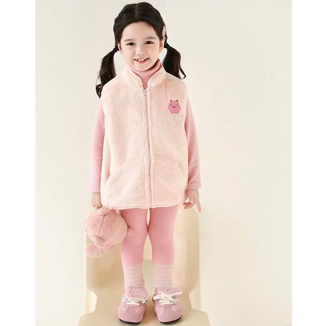 [🆕🇻🇳]  Penguin Bebe – Chuyên order cho bé 🧑‍🧒❤️️👶⭐️ Gom deal em áo gile lông giá siêu hạt dẻ #260k/chiếc với 4 màu pastel siêu xinh. Nhanh tay các mom ơi mỗi màu size số không có nhiều đâu ạ260k/chiếc
Size , shares-0✔️ , likes-0❤️️ , date-2024-12-30 02:25:29🇻🇳🇻🇳🇻🇳📰🆕