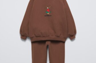 [🆕🇻🇳]  𝐀𝐥𝐯𝐢𝐧 & 𝐁𝐫𝐨𝐭𝐡𝐞𝐫 – 𝘒𝘪𝘥𝘴 𝘈𝘶𝘵𝘩𝘦𝘯𝘵𝘪𝘤 – Quần áo trẻ em nhập khẩu từ Mỹ 😎❤️️⭐️ •𝐙𝐀𝐑𝐀 𝐏𝐋 𝐒𝐀𝐋𝐄 #𝐨𝐧𝐥𝐲_𝟔𝐱𝐱 + 𝐤𝐠𝑬𝑴𝑩𝑹𝑶𝑰𝑫𝑬𝑹𝑬𝑫 𝑺𝑾𝑬𝑨𝑻𝑺𝑯𝑰𝑹𝑻 𝑨𝑵𝑫 𝑱𝑶𝑮𝑮𝑬𝑹𝑺 𝑺𝑬𝑻Bộ đồ hai mảnh. Áo nỉ cổ tròn và tay dài. Đường viền có gân. Chi tiết thêu ở ngực. Q , shares-0✔️ , likes-0❤️️ , date-2025-01-01 03:00:19🇻🇳🇻🇳🇻🇳📰🆕