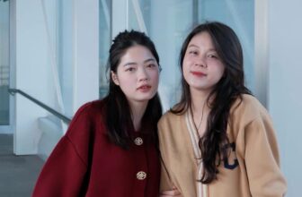 [???] V.I.C – XUẤT KHẨU – Hàng xuất khẩu có sẵn ? Top1Fashion ?  OVERSIZED KNIT JACKETThêm một mã áo khoác len dáng oversize màu burgundy siêu hot thu đông năm nay mới về sưởi ấm chị em những ngày đông giá rét.—
Hà , shares-0✔️ , likes-51❤️️ , date-2025-01-03 16:20:03????????