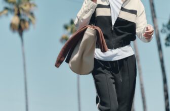 [???] V.I.C – XUẤT KHẨU – Hàng xuất khẩu có sẵn ? Top1Fashion ?  BOMBER JACKET MIX TROUSERS TROUSERS WITH SIDE TAPINGMùa thu đông tới, thật thiếu sót nếu bỏ qua những bộ thể thao cực năng động trẻ trung của Za.ra. Vẫn  , shares-0✔️ , likes-0❤️️ , date-2025-01-01 18:20:03????????