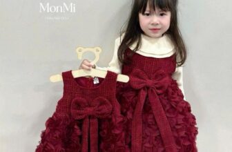 [🆕🇻🇳]  Melon House Chuyên quần áo xuất dư chất xịn, mịn 🧑‍🧒❤️️👶⭐️ Váy dạ hoa hồng
Bồng bềnh đón Tết
Còn lẻ size shop sale nhanh ạ
Váy dạ đỏ hai lớp chất liệu dạ mềm, đủ giữ ấm cho bé với phần váy hoa hồn , shares-0✔️ , likes-4❤️️ , date-2025-01-02 22:58:30🇻🇳🇻🇳🇻🇳📰🆕