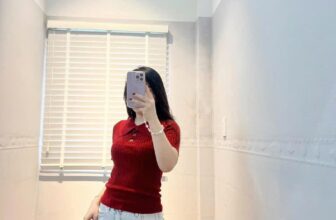 [???] ELIS Shop vnxk – 12 thiên hộ dương p1 Q. Gò vấp HCM  ? Top1Fashion ?  Áo len dệt kim polo khách khen nhiều quá e về thêm nha
Chất len dày vừa mềm mịn siêu đẹp cổ polo dễ mặc
Soi kỹ giúp em logo thêu nét căng full tag mạc  , shares-0✔️ , likes-0❤️️ , date-2024-12-31 19:47:29????????