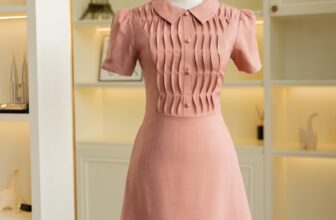 [???] Thời trang Đan Châu  ? Top1Fashion ?  Gửi đến nàng một chiếc đầm tiểu thư đầy xinh đẹp và duyên dáng. Từng đường nét được chăm chút tỉ mỉ, từ phần thân áo đến từng chi tiết nhỏ, giúp nàng toát  , shares-1✔️ , likes-6❤️️ , date-2025-01-03 02:00:10????????