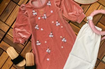 [🆕🇻🇳]  Sweetie by Josie – Thời trang cho bé 🧑‍🧒❤️️👶⭐️  Lên đồ du xuân là phải thắm
Sét áo dài cách tân đính kèm hoa đào nhí giúp bé xinh yêu trong ngày Tết
Bảng size:
Size 1: 8-10kg
Size 2: 10-12kg
Size 3: 12 , shares-1✔️ , likes-2❤️️ , date-2025-01-02 02:27:05🇻🇳🇻🇳🇻🇳📰🆕