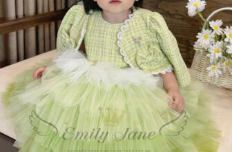 [🆕🇻🇳] Emily Jane – Váy đầm công chúa thiết kế cho bé 🧑‍🧒❤️️👶⭐️ SÉT DẠ CHO BÉ GÁI
Thân váy và áo chất dạ, tùng váy chất ren mềm=> bé mặc theo sét hoặc váy rời cũng đều xinhhh ạ
#EmilyJane
, shares-0✔️ , likes-3❤️️ , date-2025-01-02 22:09:29🇻🇳🇻🇳🇻🇳📰🆕