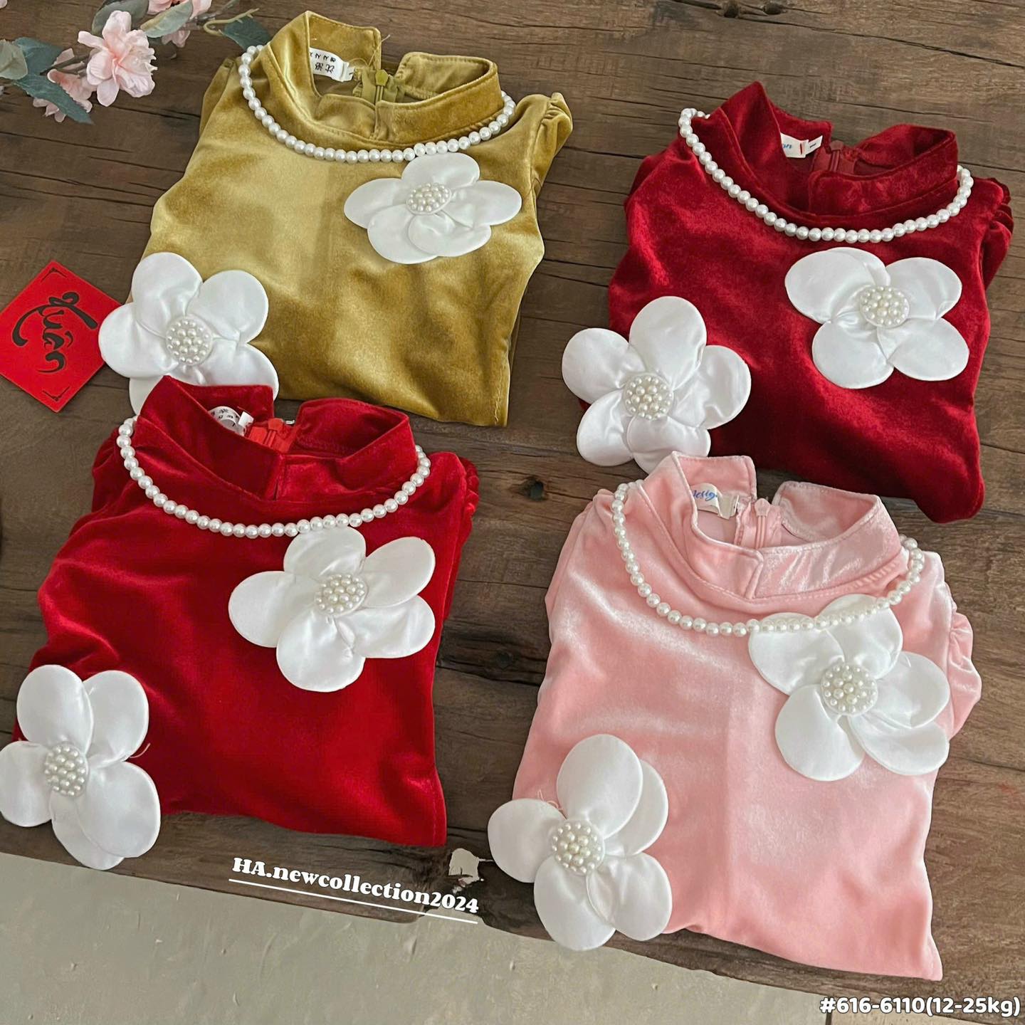 [🆕🇻🇳] Tommy baby – Quần áo sơ sinh & trẻ em 🧑‍🧒❤️️👶⭐️  Gom áo dài Nhung bé gái #179k kèm dây chuyền Ngọc trai quá xinh quá sang luôn ạÁo đính hoa trà đúng phong cách Cô Ba Sài Gòn lun nhaaa
Bảng sz:
Sz1: 11 , shares-0✔️ , likes-8❤️️ , date-2025-01-02 03:30:02🇻🇳🇻🇳🇻🇳📰🆕