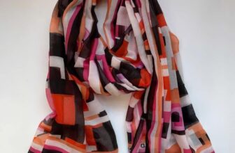 [🆕🇻🇳] Khang VNXK 👕 Top1Fashion 👗  Khăn đẹp về đúng những ngày gió mùaK L  xịn sò.Vải tơ mỏng mềm mại, đẹp nuột nà, họa tiết graffity nhìn rất nghệ. Quá nhiều màu/ họa tiết để lựa chọn. , shares-1✔️ , likes-6❤️️ , date-2024-12-31 15:08:31🇻🇳🇻🇳🇻🇳📰🆕