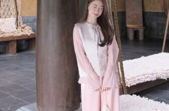 [🆕🇻🇳] H e s T i a 👕 Top1Fashion 👗  PHÁP PHỤC THỤC CẨM
𝐍𝐡𝐚̂𝐧 𝐭𝐡𝐨̣ 𝐧𝐢𝐞̂𝐧 𝐩𝐡𝐨𝐧𝐠 𝐥𝐨̣̂𝐜 𝐦𝐚̃𝐧
𝐇𝐨𝐚 𝐡𝐮̛𝐨̛𝐧𝐠 𝐥𝐢𝐞̂̃𝐮 𝐥𝐮̣𝐜 𝐱𝐮𝐚̂𝐧 𝐧𝐨̂̀𝐧𝐠.Những hình ảnh đầu tiên vô cùng duyên dáng của nàng thơ Hesti , shares-7✔️ , likes-19❤️️ , date-2025-01-03 02:22:27🇻🇳🇻🇳🇻🇳📰🆕