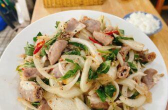 [🆕🇻🇳] CÀ MÈN – Đặc sản quê hương Quảng Trị 🍔 Top1Food 🍜 Cuối tuần ăn chi ngon ngon nì anh chị ơiii!Trưa ni Mèn có:
– Phèo non bóp rau răm
– Tai mui bóp vả
– Gà bóp rau răm
– Gà kho ném
– Mẹt gà 6 mónThương m , shares-0✔️ , likes-9❤️️ , date-2025-01-05 16:02:15🇻🇳🇻🇳🇻🇳📰🆕