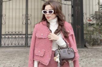 [???] Bcloud – Quần áo giày dép túi xách thời trang  ? Top1Fashion ?  #LIVESTREAM 12H HÔM NAY
Set dạ quá xinh yêu chị em rinh ngay nào
BÙNG NỔ 1 CƠN BÃO HÀNG MỚI GIẬT CẤP 12   ĐỔ BỘ #BCLOUD ! Xin mời chị em shopping nào
Có , shares-0✔️ , likes-5❤️️ , date-2025-01-03 17:40:59????????