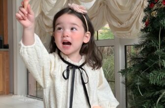 [🆕🇻🇳] BÉ BÉ by Jang Store – Cửa hàng quần áo sơ sinh & trẻ em 🧑‍🧒❤️️👶⭐️  Romper họa tiết hoa ren tiểu thư cực kỳ luôn ạ
Bên trong còn lót lông nữa nên là ấm lắm ạ
, shares-0✔️ , likes-0❤️️ , date-2025-01-04 00:38:07🇻🇳🇻🇳🇻🇳📰🆕