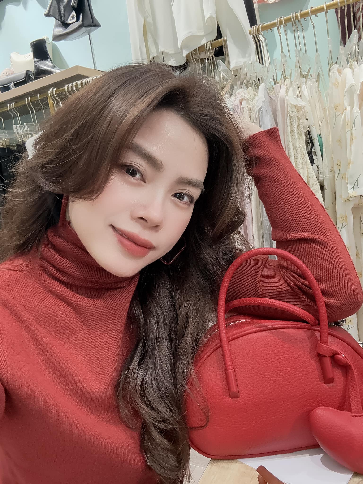 [???] Bcloud – Quần áo giày dép túi xách thời trang  ? Top1Fashion ?  Bảng màu áo 334 nhé các tình yêu ơiii !
BÙNG NỔ 1 CƠN BÃO HÀNG MỚI GIẬT CẤP 12   ĐỔ BỘ #BCLOUD ! Xin mời chị em shopping nào
Có sẵn tại tại các chi nhánh , shares-0✔️ , likes-11❤️️ , date-2025-01-05 00:48:44????????