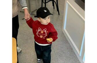 [🆕🇻🇳] Lullaby luôn hiểu rõ nhu cầu 😎❤️️⭐️ Em lên mẫu bộ nỉ đỏ 2 da quần bò xinh quá luôn . MẪU NÀY BÉ TRAI GÁI MẶC ĐƯỢC HẾT NHA
Gần Tết cứ đỏ là mua các mẹ ơiSize 90 : 8-9kg
Size 100 : 10-12kg
S , shares-0✔️ , likes-0❤️️ , date-2025-01-17 02:58:31🇻🇳🇻🇳🇻🇳📰🆕