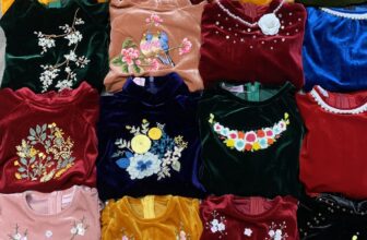 [🆕🇻🇳]  Sweetie by Josie – Thời trang cho bé 🧑‍🧒❤️️👶⭐️  Rực rỡ như ánh nắng xuân
Sét cách tân hoa đào nhí trên ánh vàng luôn làm bé tỏa sáng mùa Tết năm nay
Bảng size tham khảo
Size 0: 6-8kg
Size 1: 8-10kg
Si , shares-1✔️ , likes-1❤️️ , date-2025-01-04 01:40:25🇻🇳🇻🇳🇻🇳📰🆕