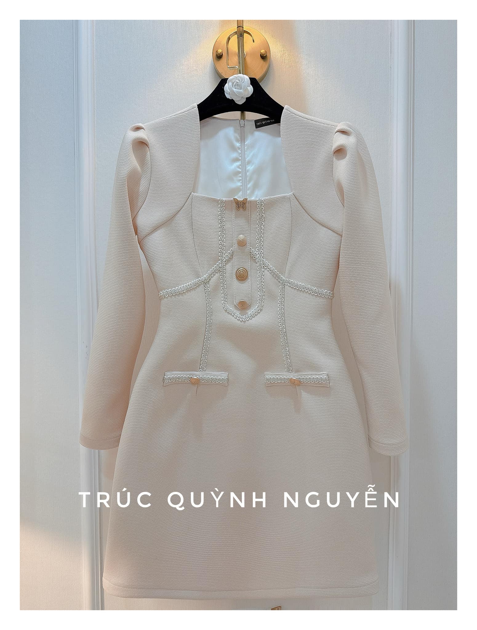 [🆕🇻🇳] Trúc Quỳnh Nguyễn – Hàng thiết kế 👕 Top1Fashion 👗  𝐍𝐄𝐖 𝐀𝐑𝐑𝐈𝐕𝐀𝐋 | 𝐌𝐀𝐋𝐋𝐎𝐑𝐈𝐄 𝐃𝐑𝐄𝐒𝐒A breeze of elegance, the Malloire Dress flows with quiet beauty and vintage allure.#TrucQuynhNguyen
#newcollection2024
, shares-0✔️ , likes-0❤️️ , date-2025-01-07 04:33:05🇻🇳🇻🇳🇻🇳📰🆕