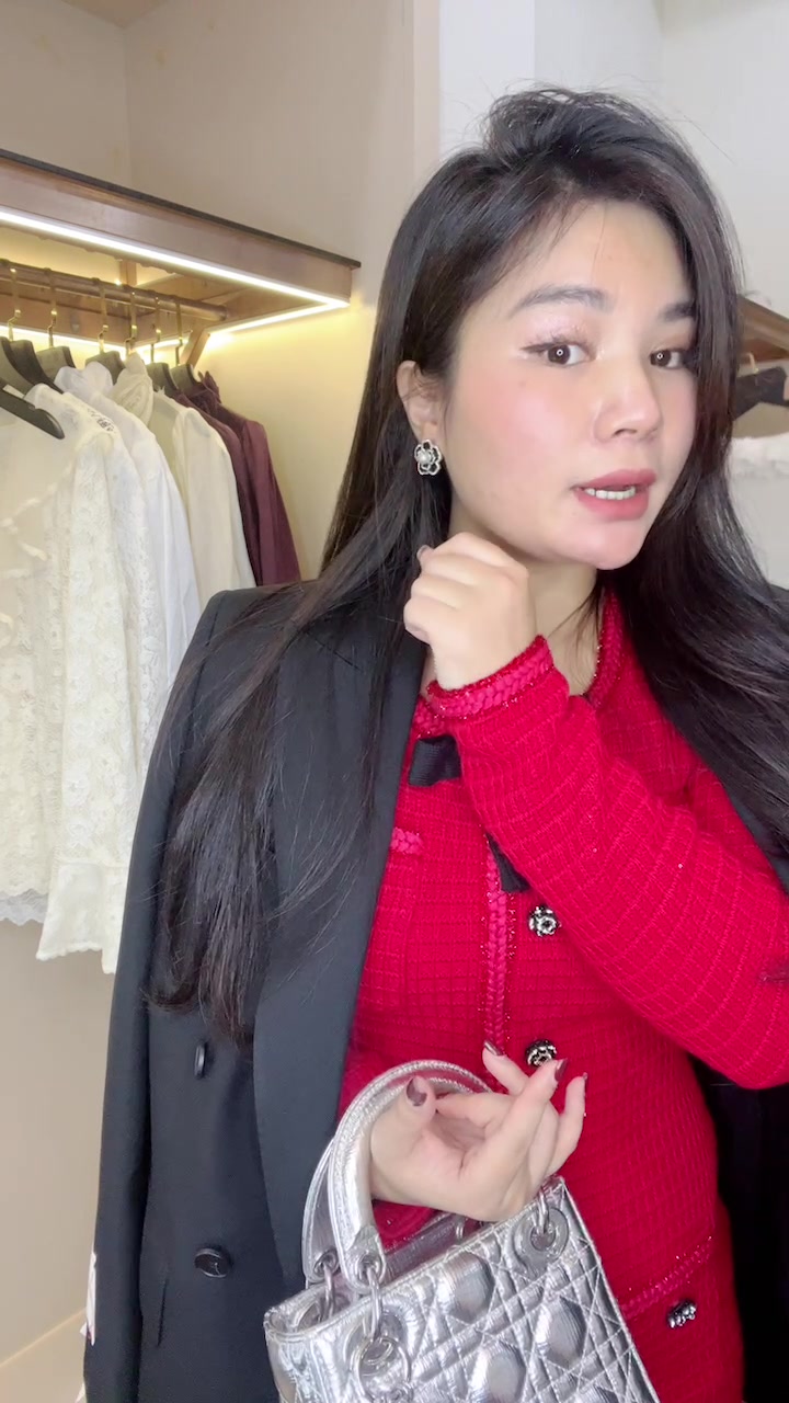 [🆕🇻🇳] DIEU LINH BUI Fanpage – Cửa hàng quần áo nữ 👕 Top1Fashion 👗  Rất nhìu HM xinh đón Tết , zô em tặng quà các c ơi �
 , shares-0✔️ , likes-108❤️️ , date-2025-01-07 22:14:52🇻🇳🇻🇳🇻🇳📰🆕