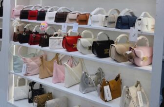 [???] VANNY – chuyên sỉ & lẻ hàng Quảng Châu, VNXK ? Top1Fashion ?  Mai em Live giày dép bé xịn lắm, Shop đẹp, và túi bữa nữa thôi ạ các mẹ các chị tranh thủ vào trưa mai nhé
@fan cứng
#VANNYchuyenthumuasangshop
, shares-1✔️ , likes-14❤️️ , date-2025-01-05 01:41:51????????