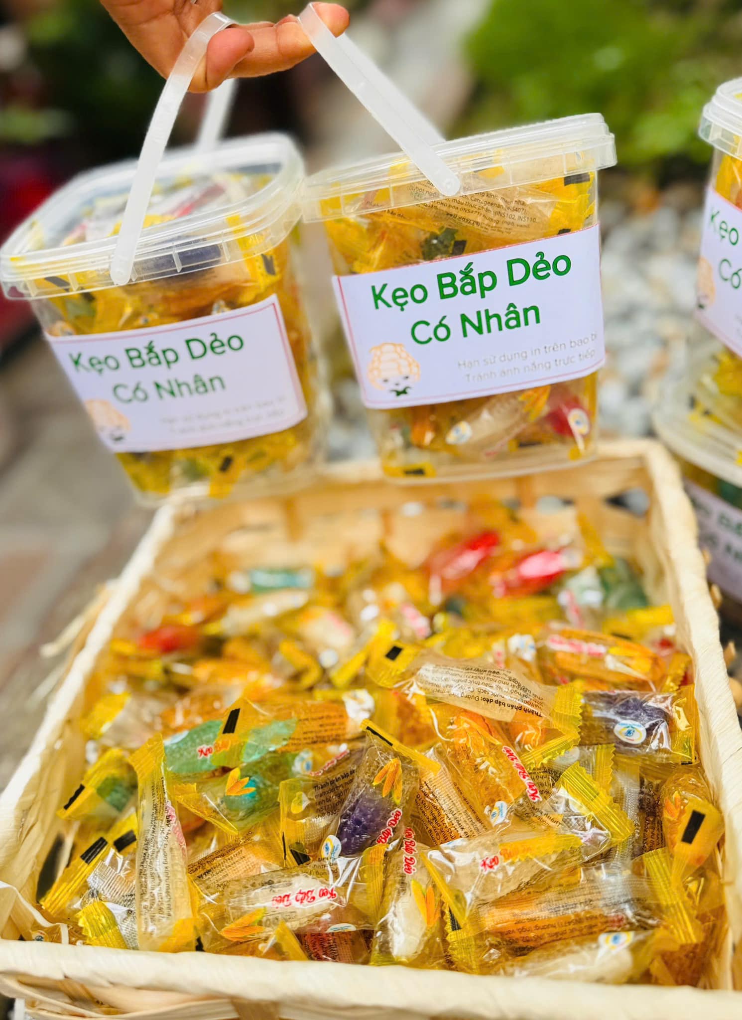 [☕️🇻🇳] Hemo Coffee – Bến Tre 🥤 Top1Coffee ☕️ Nhân viên nhà mình chu đáo chuẩn bị “nhà cửa” để bạn đến đón Tết nèCó ghé qua cho Hemo xin vài tấm ảnh dễ thương của bạn để  , shares-0✔️ , likes-23❤️️ , date-2025-01-07 00:42:19🇻🇳🇻🇳🇻🇳📰🆕