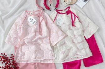 [???]  Miley Shop – chuyên hàng order QC loại 1-Hàng xuất dư, cover cho pé  ?‍?❤️️?⭐️ Em sẵn giao cho bé ạSet 4ct: áo+ quần+ mấn+ vòng ngọc nhaMàu theo màu áo: Hồng, Be1 4 5
Bảng size tham khảo
100 9-12kg
110 12-15kg
120 15-17kg
130  , shares-0✔️ , likes-5❤️️ , date-2025-01-10 20:47:00????????