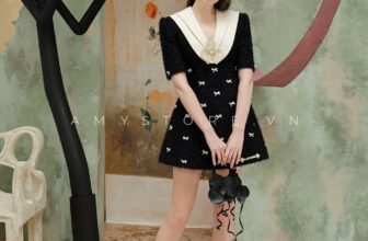 [🆕🇻🇳] Amy Store – nhãn hiệu thời trang thiết kế cao cấp, trẻ trung, hiện đại, nữ tính và thanh lịch 👕 Top1Fashion 👗  𝑳𝒂̣𝒄 𝒃𝒖̛𝒐̛́𝒄 𝒕𝒓𝒐𝒏𝒈 𝒌𝒉𝒖𝒏𝒈 𝒕𝒓𝒐̛̀𝒊 𝒍𝒆̂̃ 𝒉𝒐̣̂𝒊 𝒍𝒂̂́𝒑 𝒍𝒂́𝒏𝒉
Chiếc váy như một bức họa được dệt từ những đường kim tinh xảo, vẽ nên câu chuyện của ánh đèn vàng  , shares-3✔️ , likes-25❤️️ , date-2025-01-08 16:00:13🇻🇳🇻🇳🇻🇳📰🆕